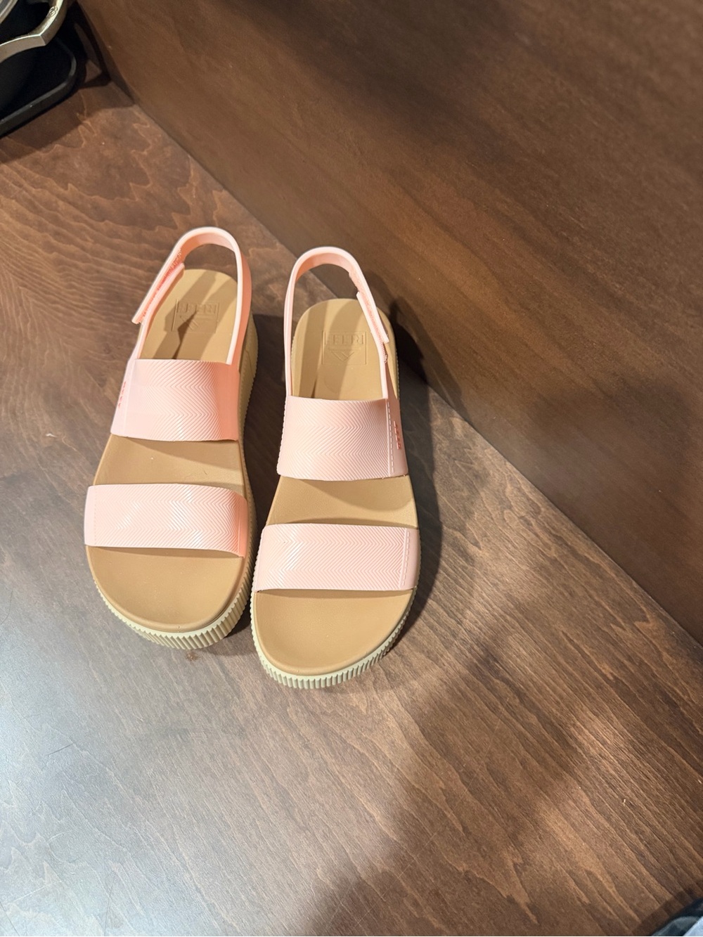 Reef Water Vista Higher Pink Sandals - Size 8 - Picture 2 of 5